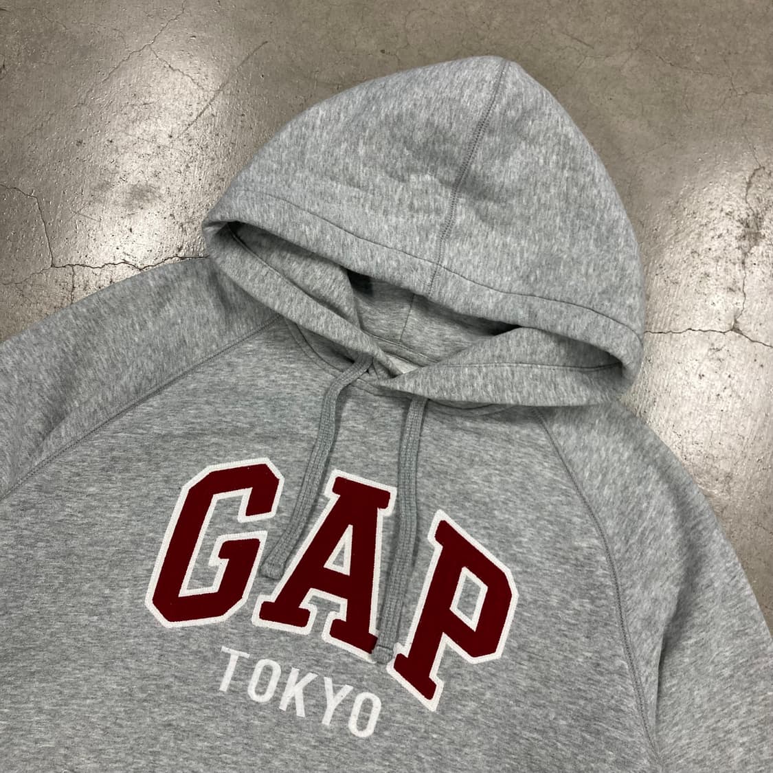 GAP 그레이 컬러 스펠아웃 빅로고 후드티 상품이미지2