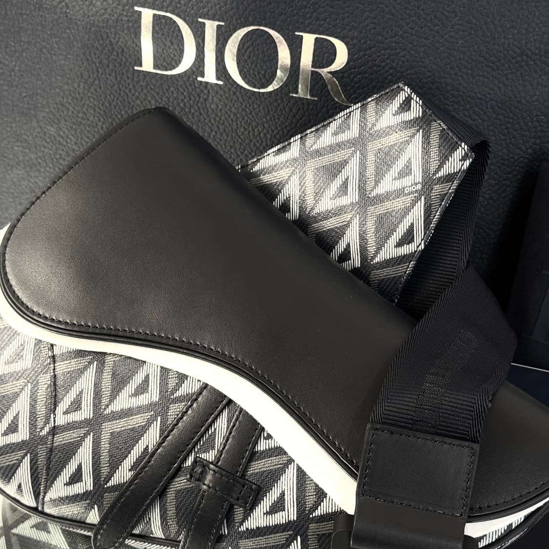 [새상품] 디올 다이아몬드 새들백 미디움 상품이미지3