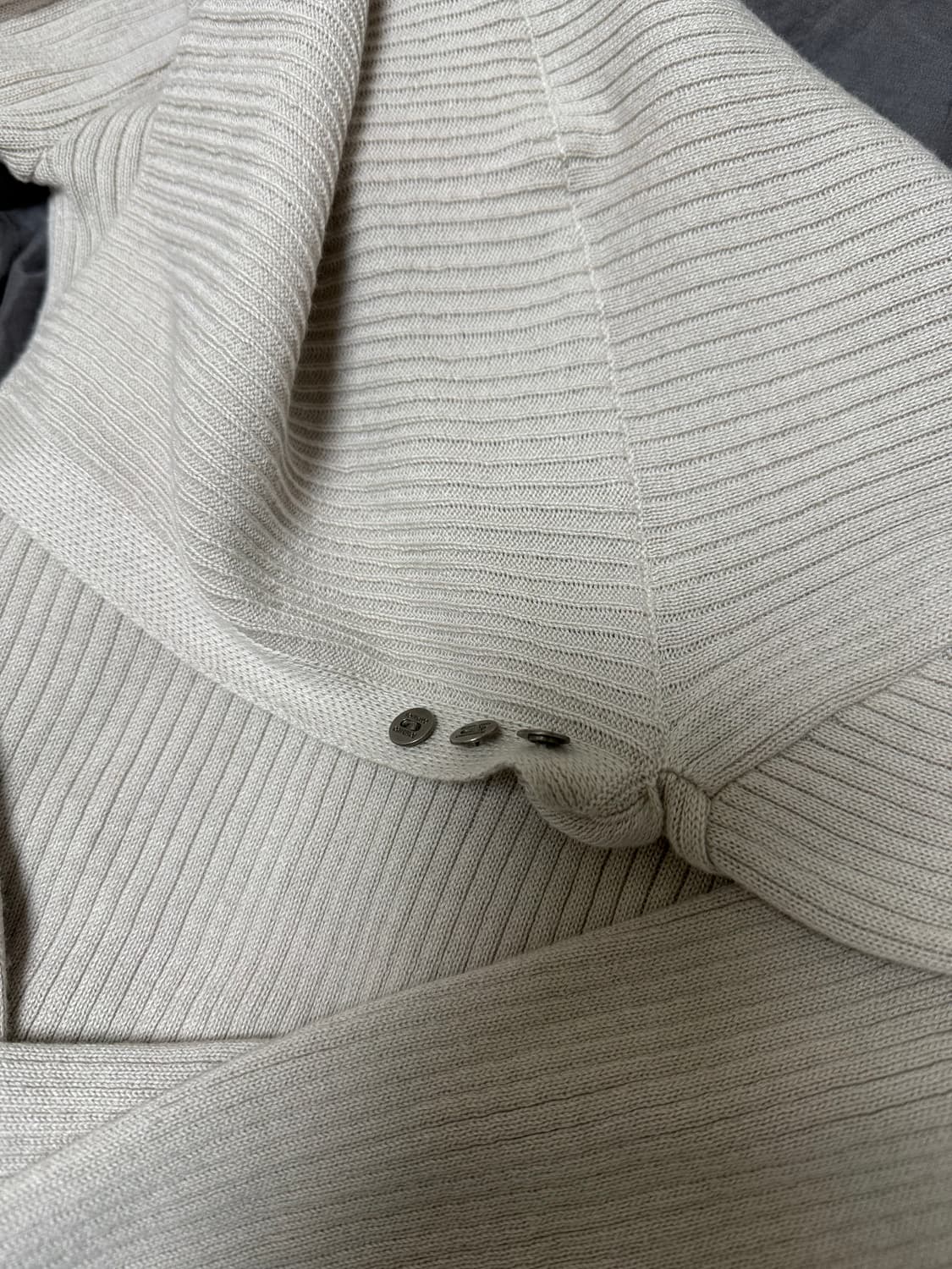 보헴서 오픈 카라 언밸런스드 니트 보헤미안서울 오프숄더니트 상품이미지5