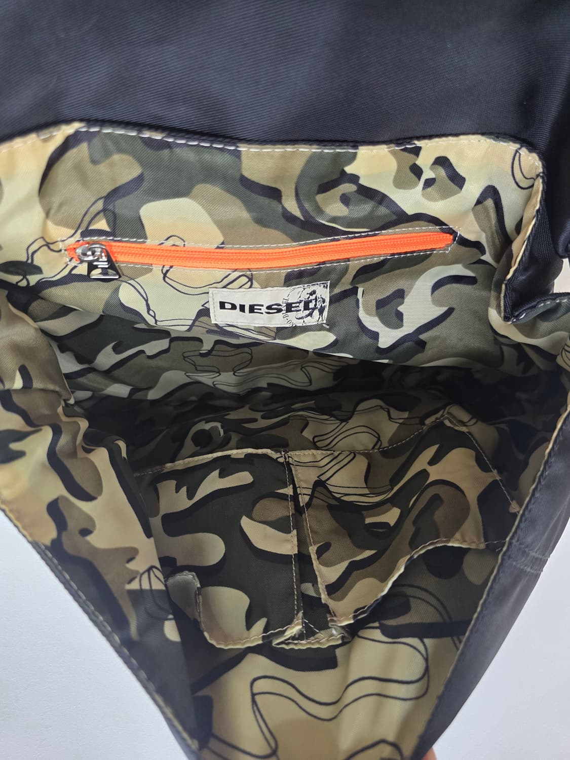 디젤 가죽배색 세련된 데일리 크로스백 상품이미지9