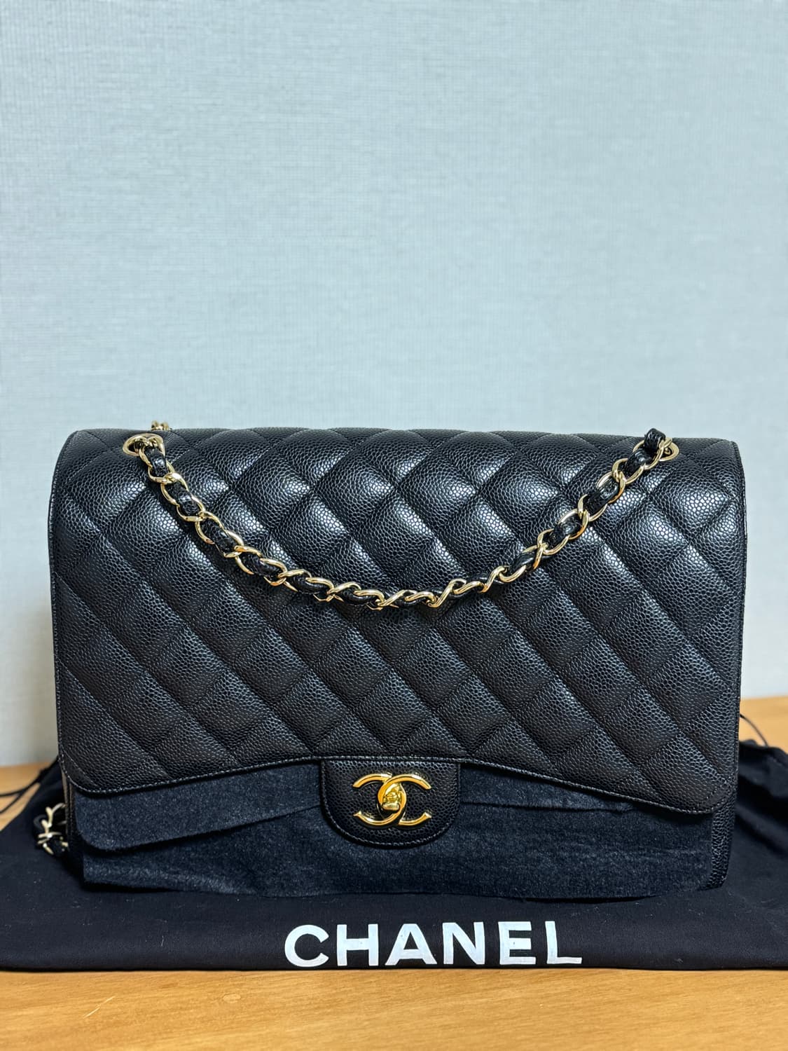 샤넬 클래식 캐비어 금장 맥시사이즈 상품이미지2