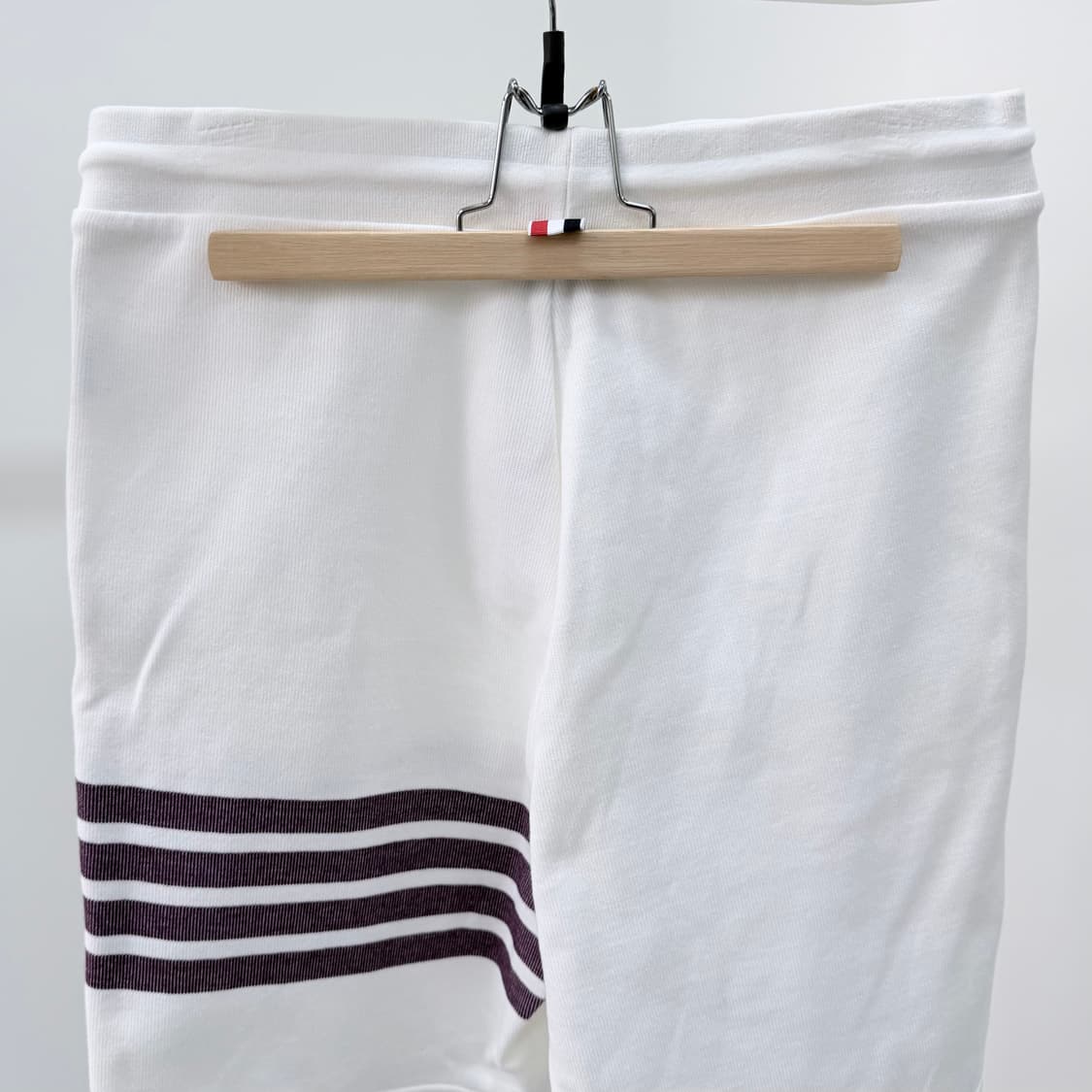 [S+급/3] 톰브라운 사선완장 루프백 스웨트 반바지 화이트 상품이미지6