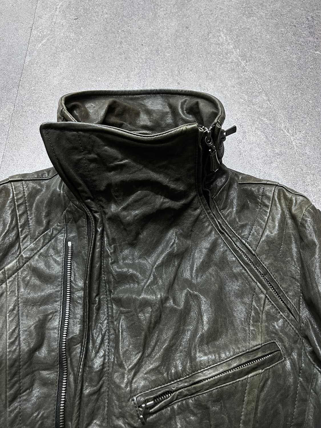 Luv Maison 아카이브 비대칭 하이넥 램스킨 자켓 상품이미지3