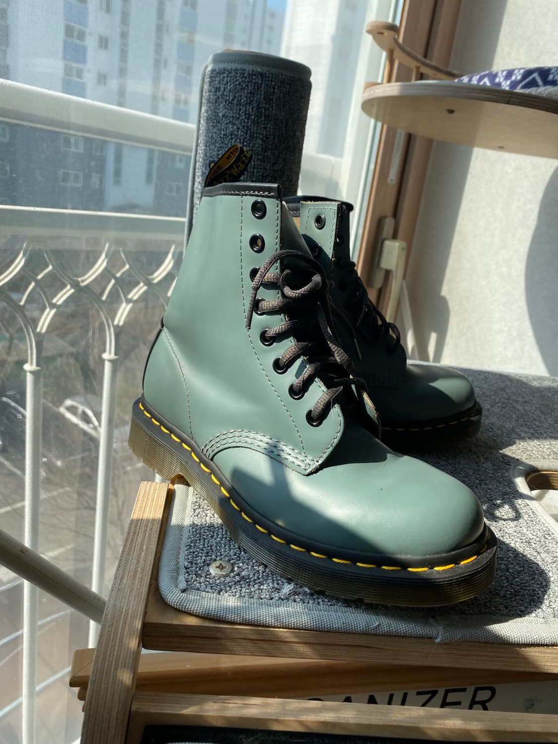 닥터마틴 민트색 8홀 부츠 230mm 상품이미지2