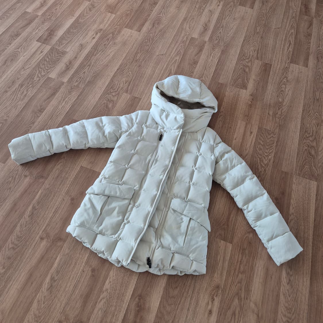 데상트 슬림핏 패딩 상품이미지2