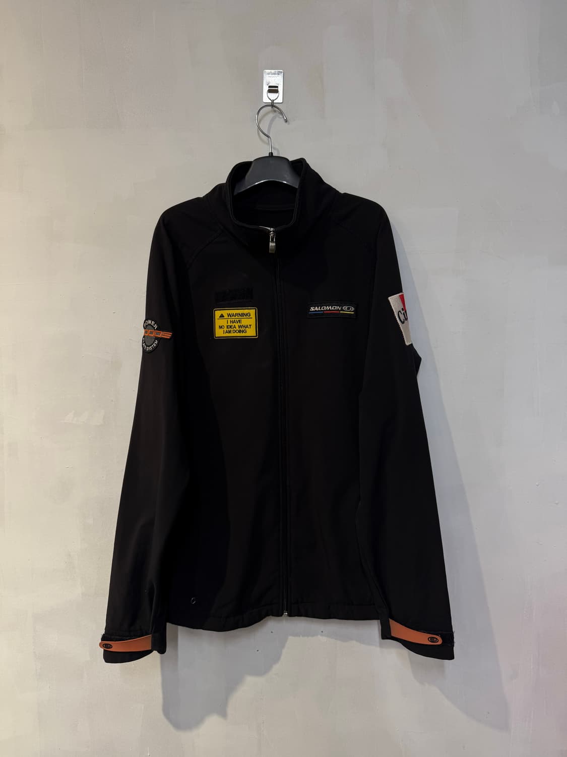 살로몬 블랙 집업 상품이미지1