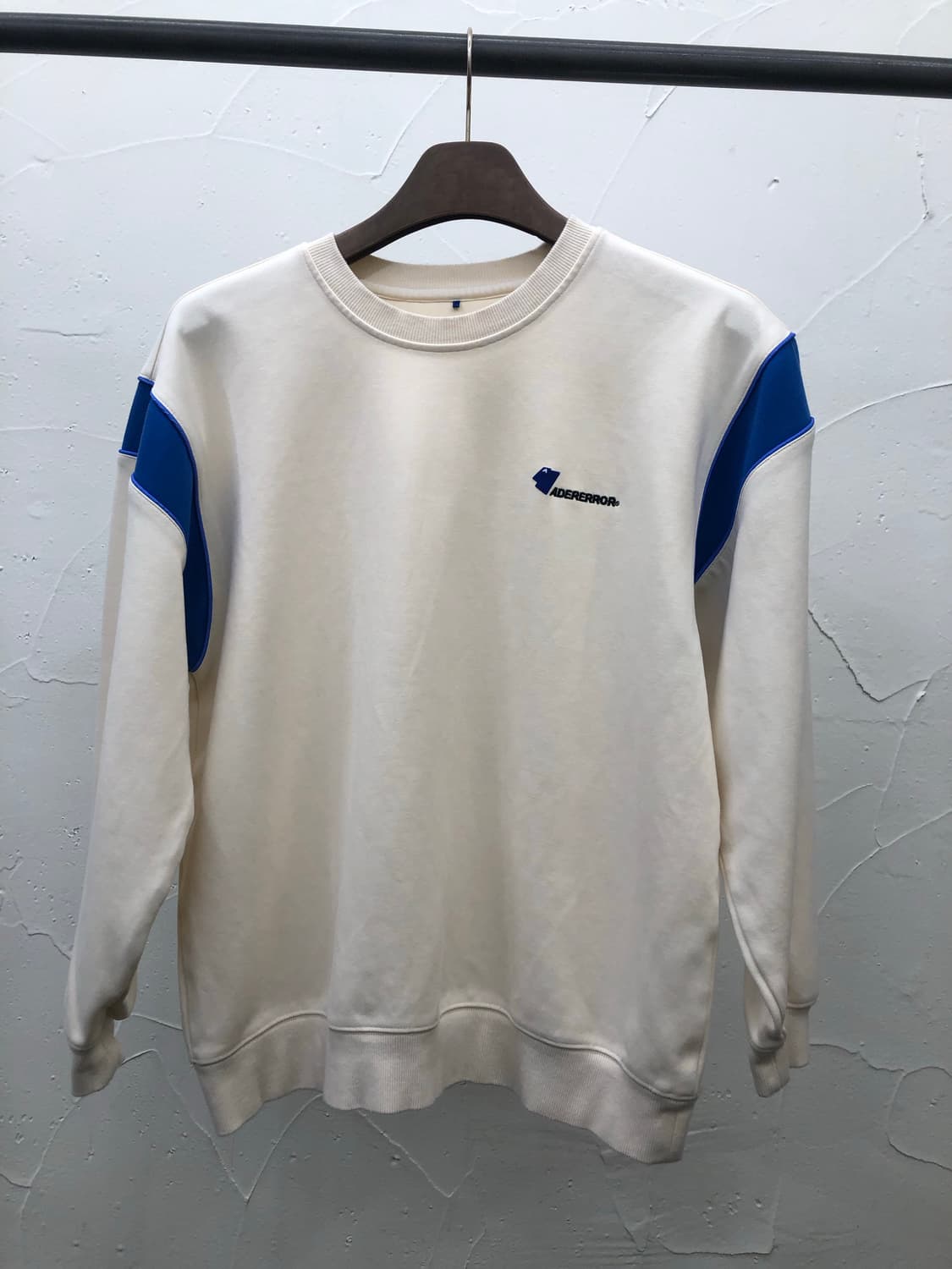 22fw 아더에러 맨투맨 상품이미지1