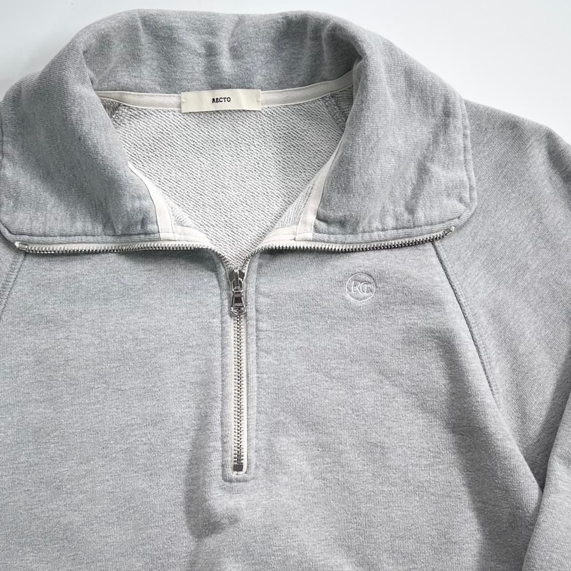 렉토 그레이 크롭 반집업 맨투맨   상품이미지4