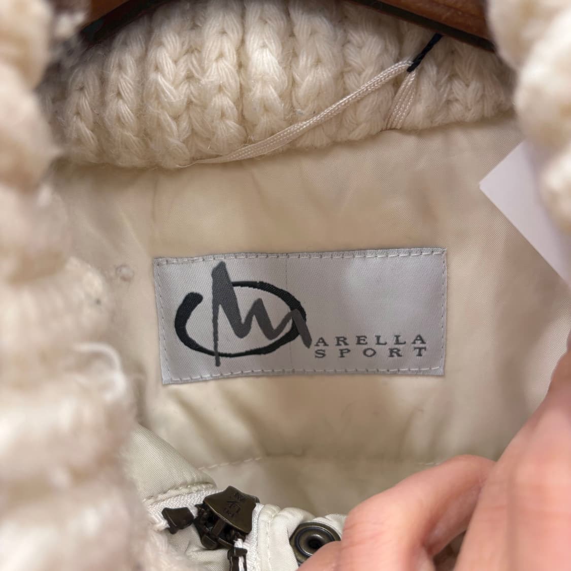 마렐라 스포츠 다운 점퍼 니트 믹스 넥 포켓 스트랩 디테일 아이보리 상품이미지8