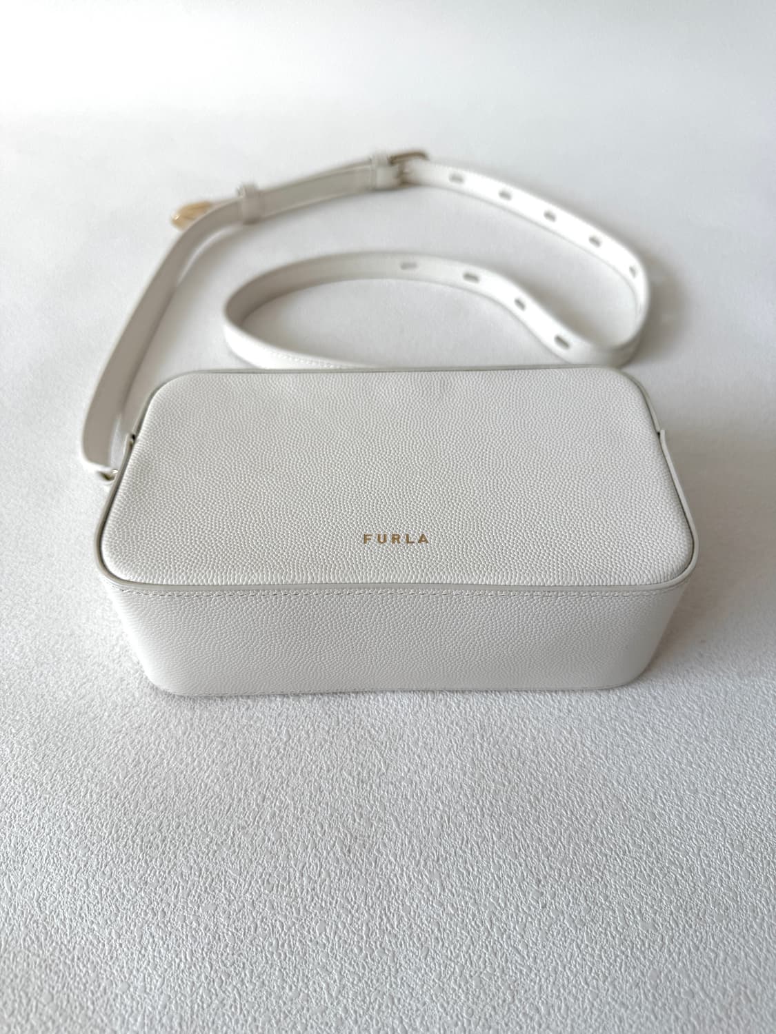 훌라(FURLA) 캐비어 레더 크로스백 상품이미지4
