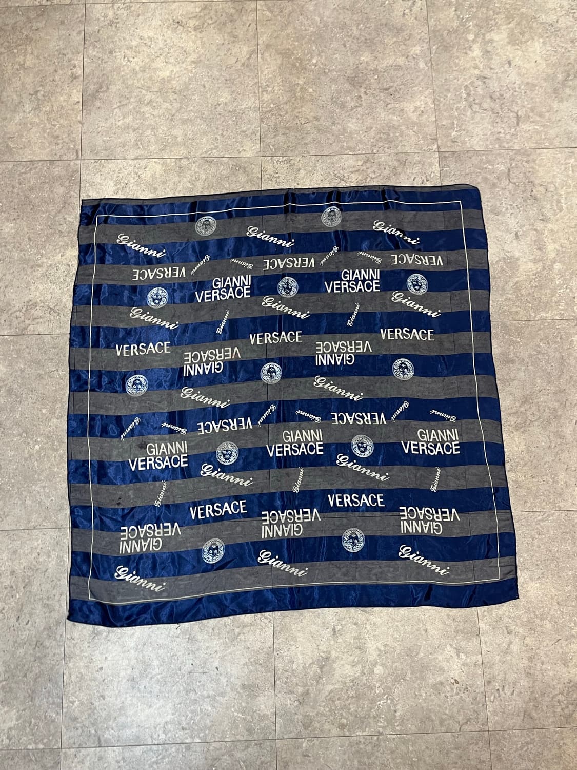 지아니 베르사체 메두사 스카프 네이비 #csz2696 상품이미지2