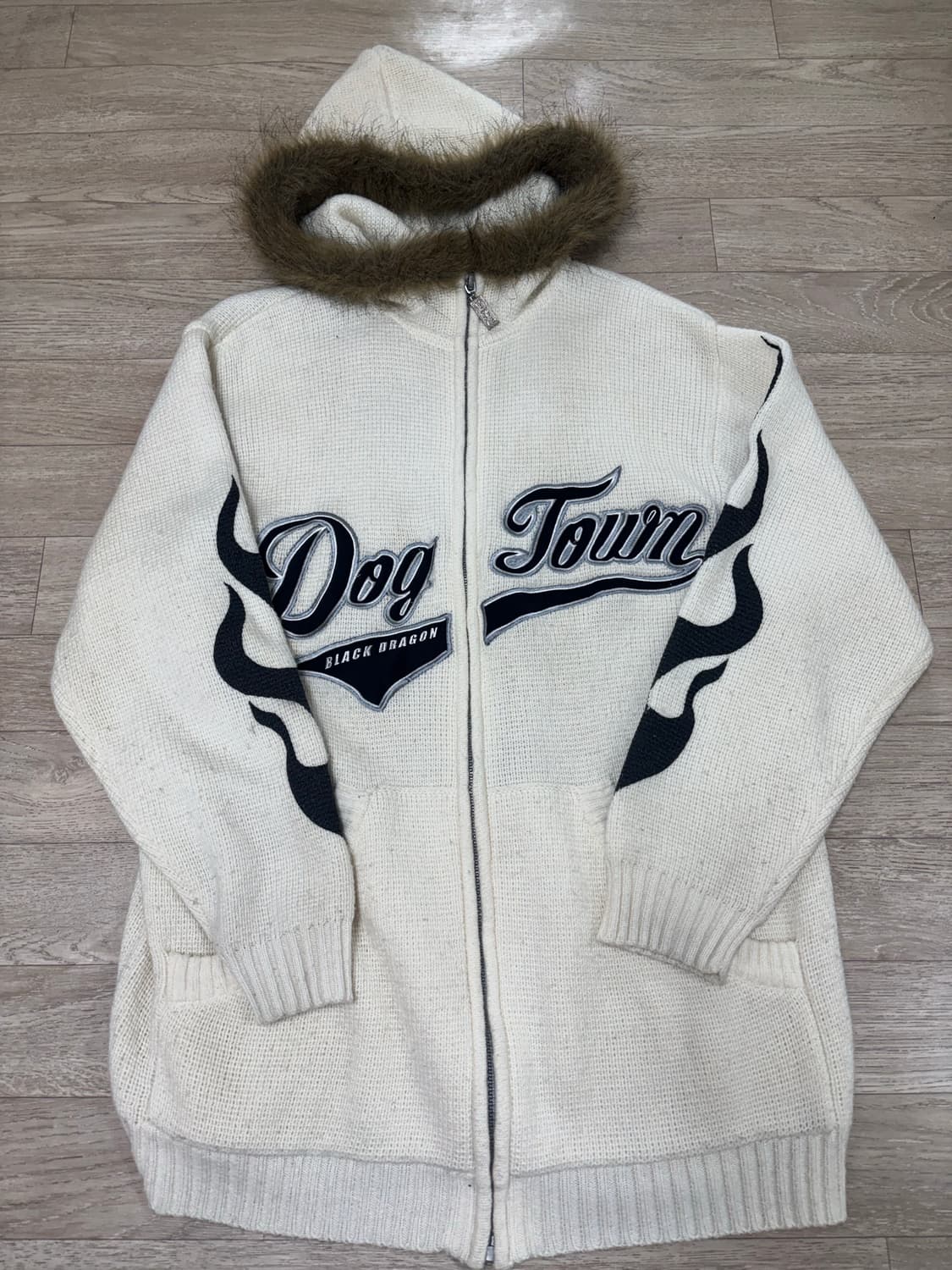 도그타운 블랙드래곤 퍼 니트 후드집업 상품이미지1