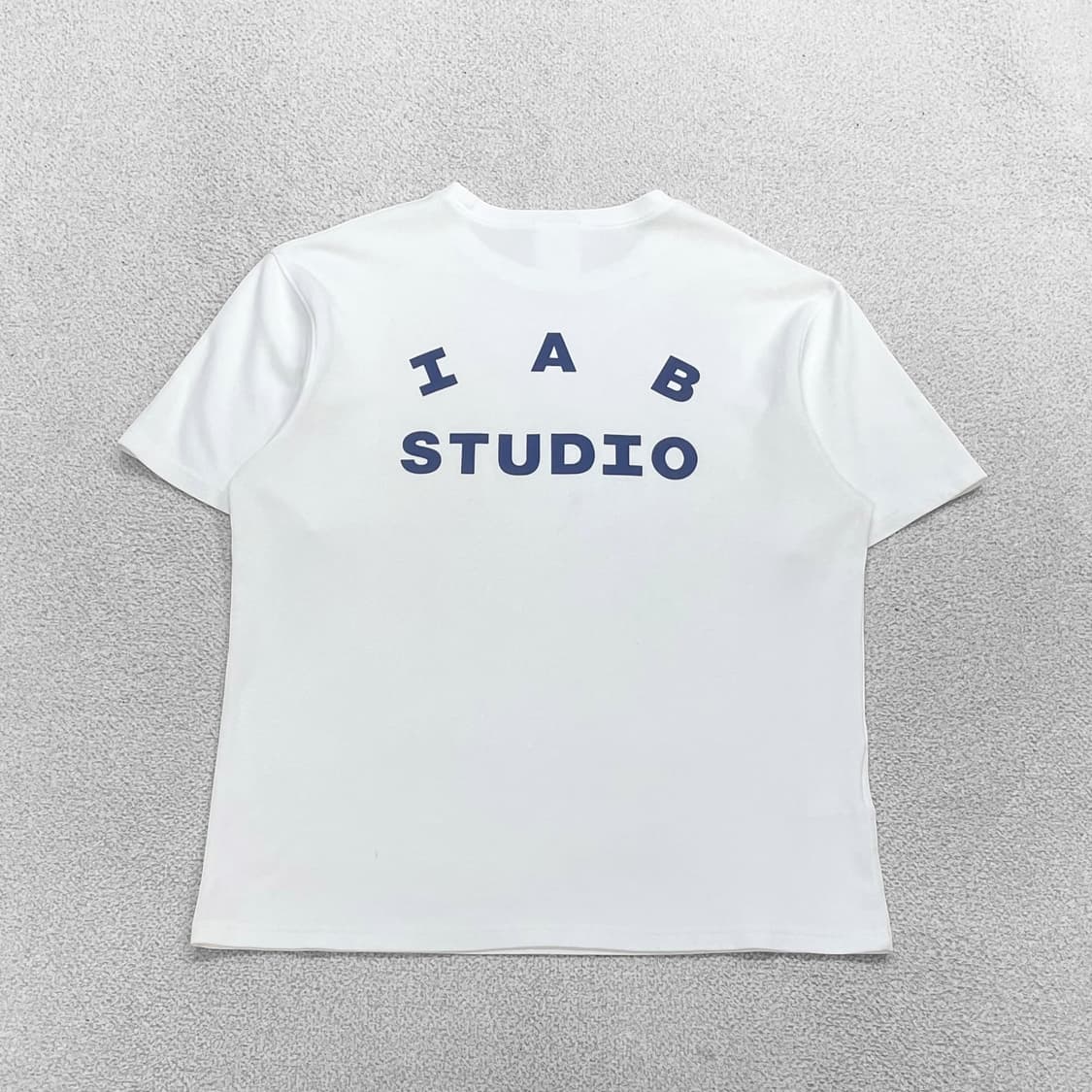 아이앱스튜디오 스펠 로고 반팔티 화이트 상품이미지1