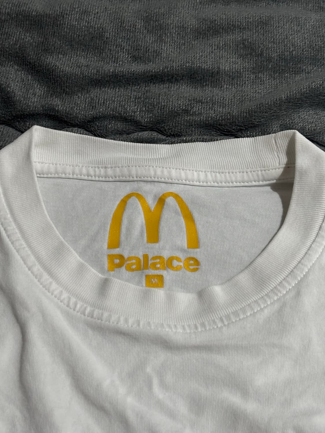 (23FW)팔라스x맥도날드 콜라보 사인 반팔 티셔츠 M사이즈 상품이미지3