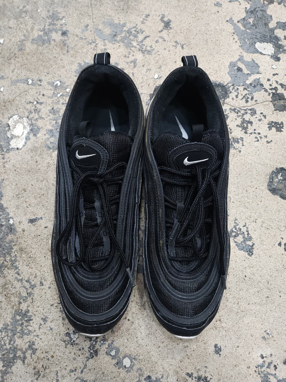 나이키 에어맥스97 블랙 화이트 305mm

 상품이미지10