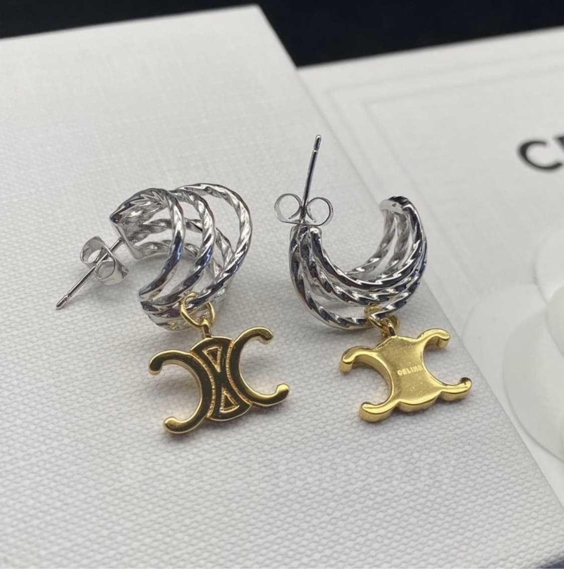 셀린느 트리옹페 트위드 이어링 상품이미지4