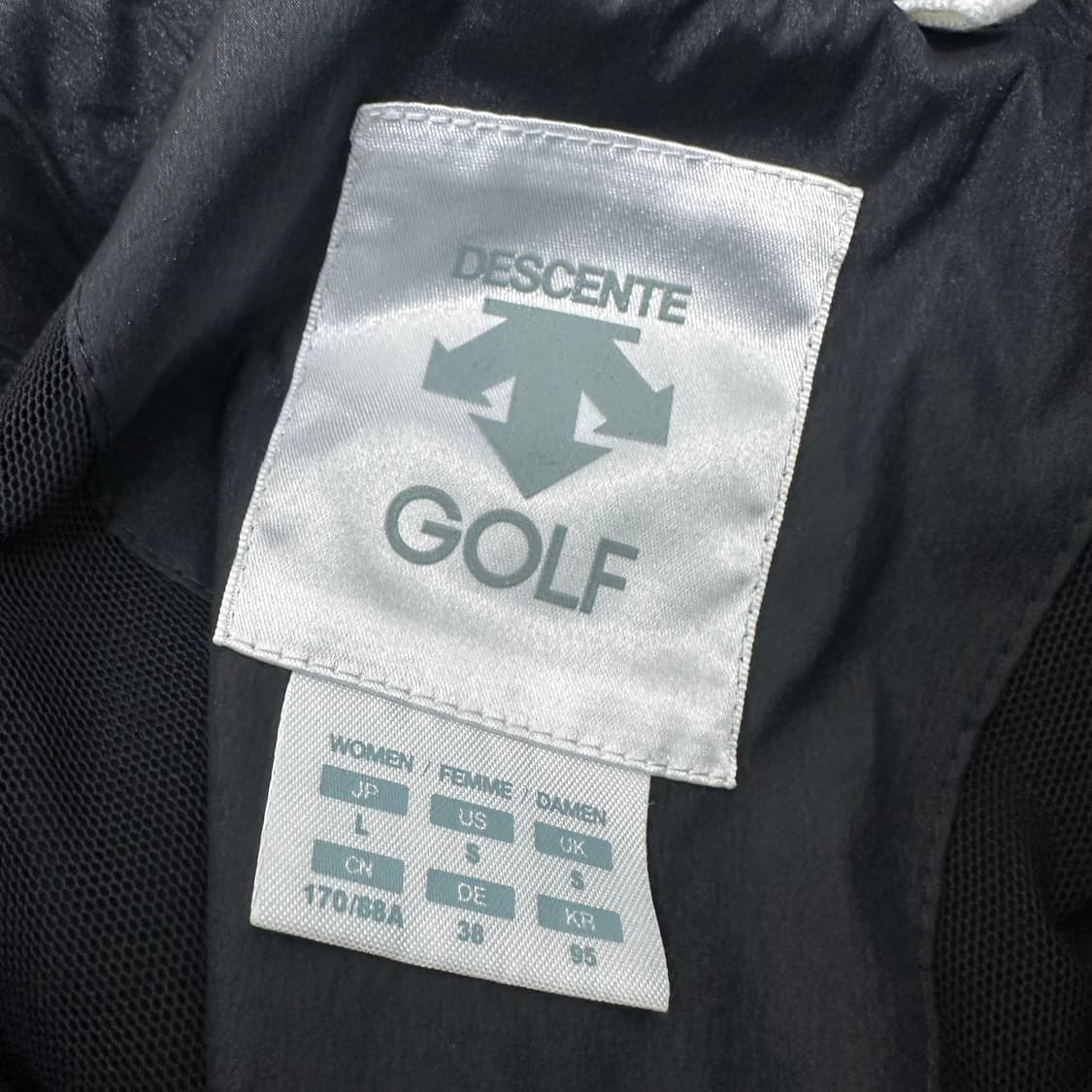 데상트 여성 골프웨어 경량 바람막이 자켓 95(L) 상품이미지8