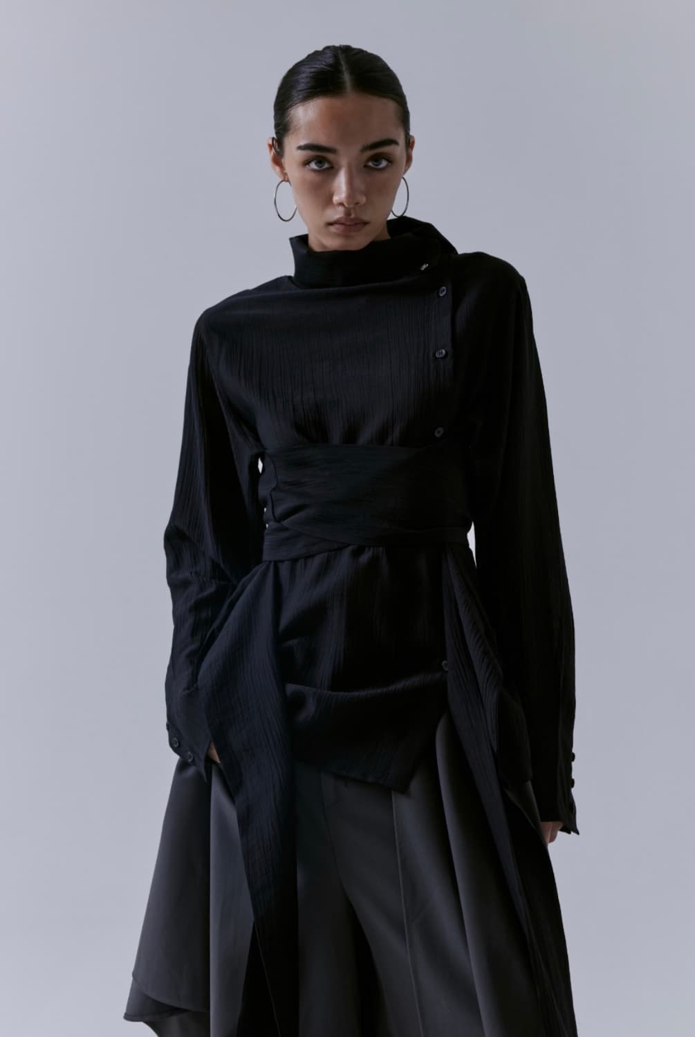 트리밍버드 3-way High-neck Wrap Blouse 블랙 상품이미지1