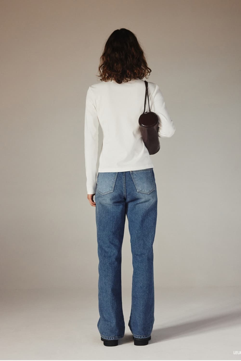 LEUNI
Diagonal Cut Straight Jeans 상품이미지4