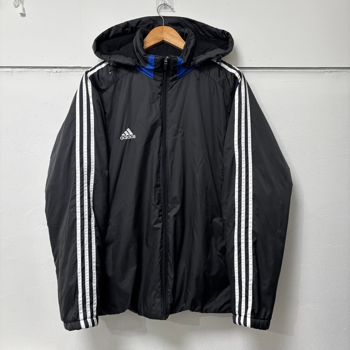 아디다스 블랙 삼선 후디 점퍼 상품이미지1