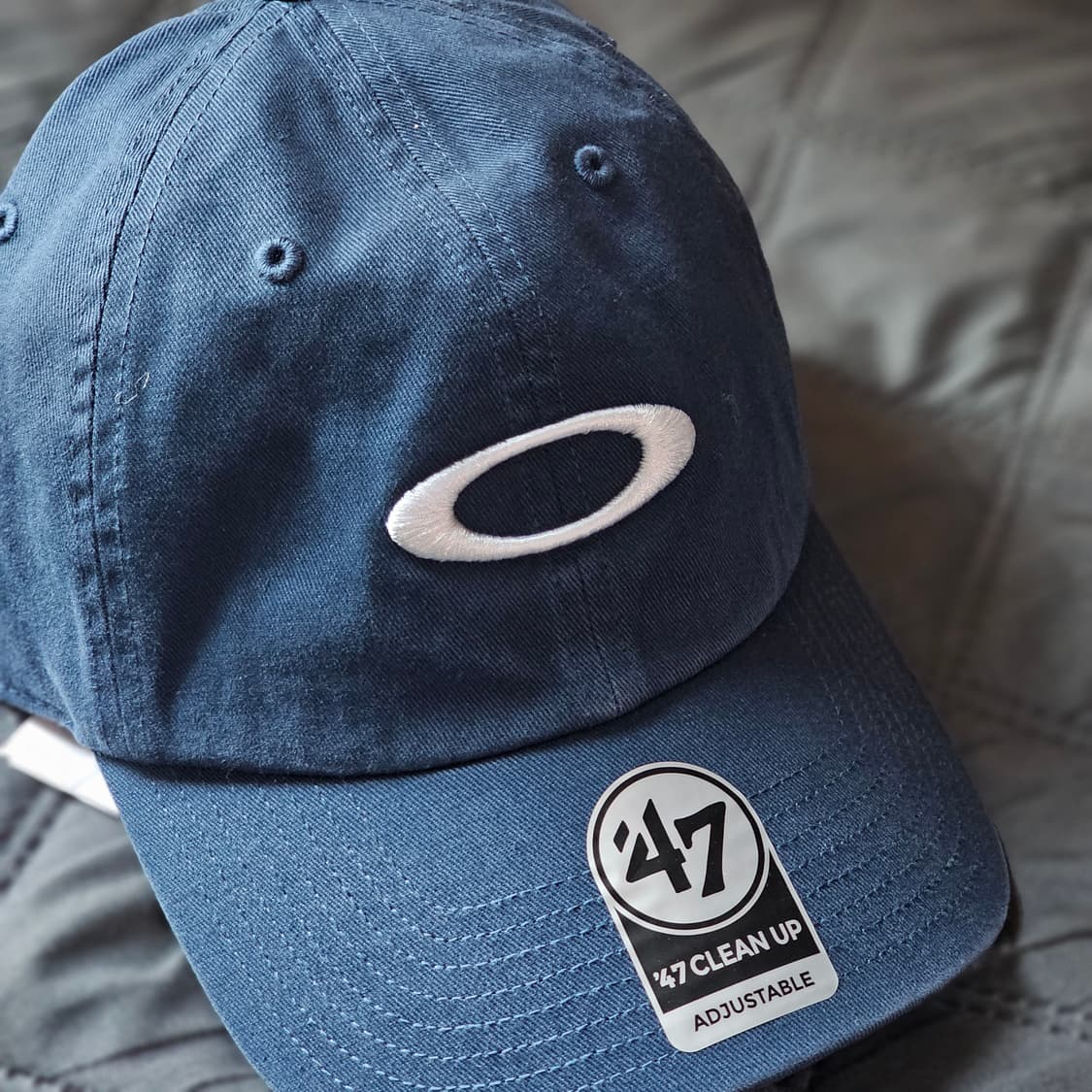 새제품) 오클리 리믹스 대드 햇 어비스화이트 네이비 블루 모자 상품이미지2