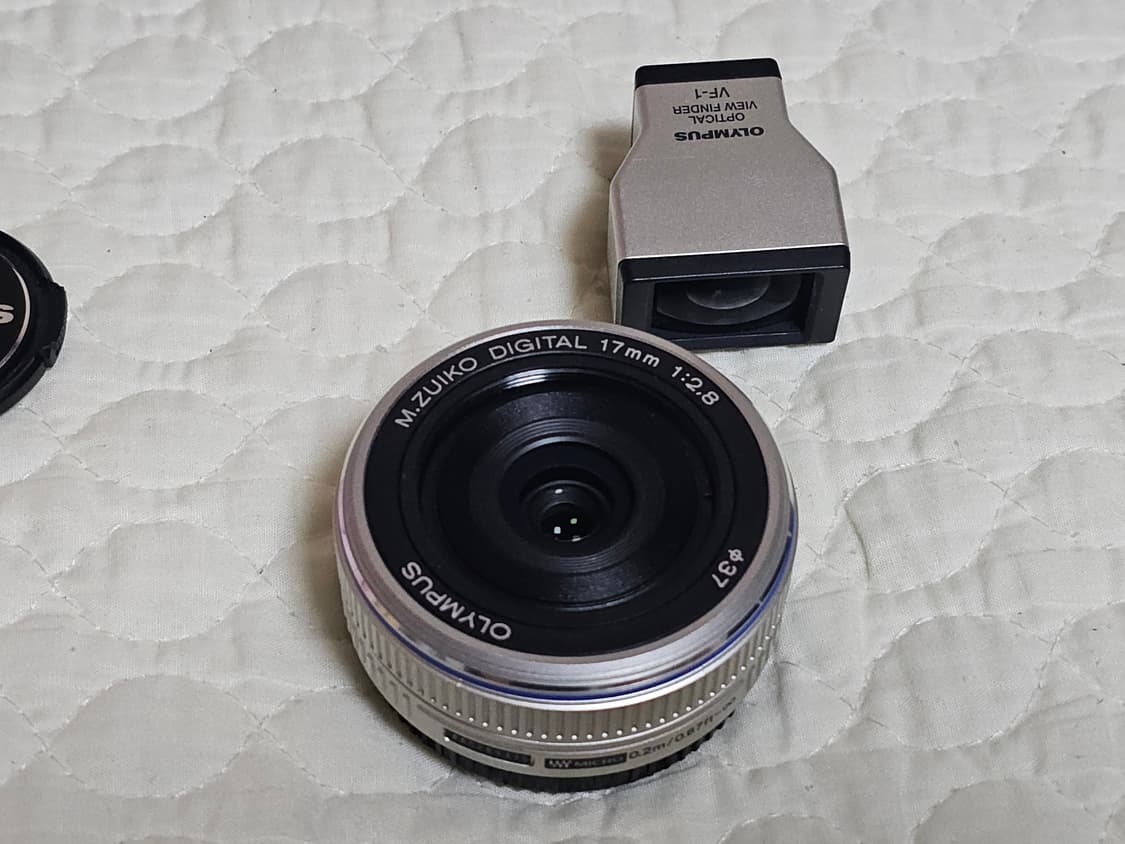 올림푸스 M.ZUIKO DIGITAL 17mm F2.8 렌즈와 VF-1 상품이미지3