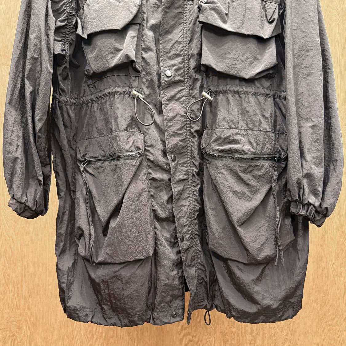 니코앤드 윈드 브레이커 후드 자켓 플랩 포켓 스트링 디테일 오버핏 블랙 상품이미지5