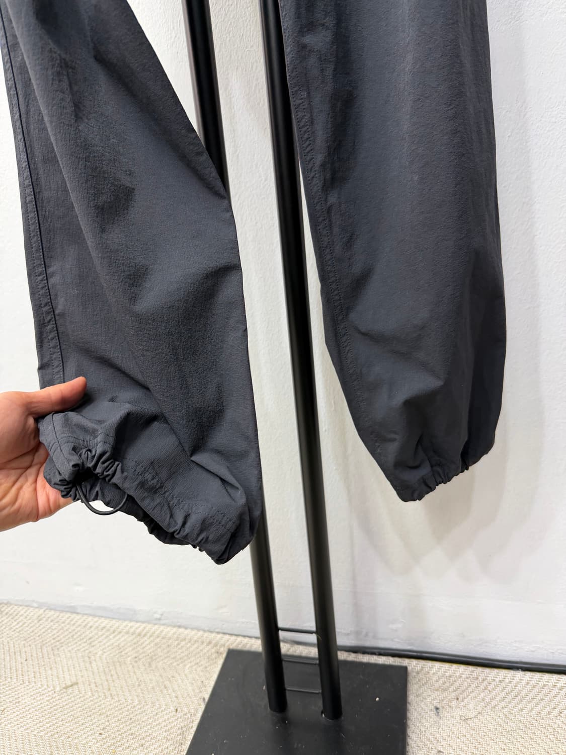 정품) 아르켓 남성 블랙 나일론 드로우스트링 스웻팬츠 M 상품이미지3