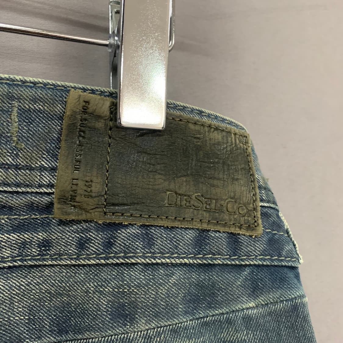32인치 디젤 belther 레귤러 슬림 테이퍼드핏 워싱 데님 청바지 상품이미지4