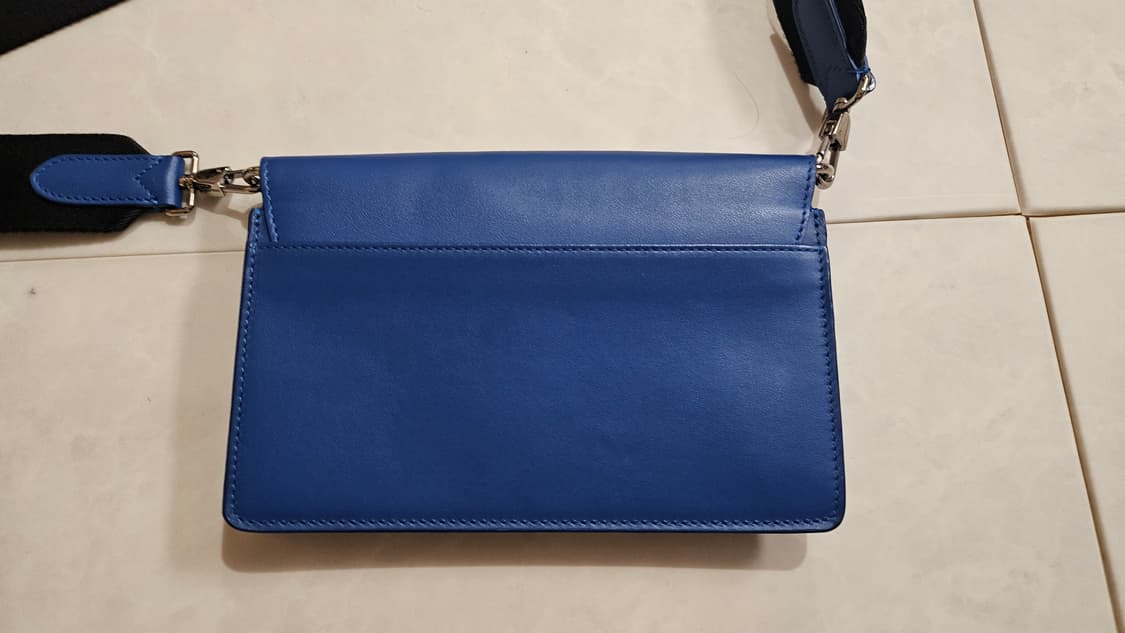 버버리 호스페리 로고 프린트 블루 레더 크로스 미니백 상품이미지5