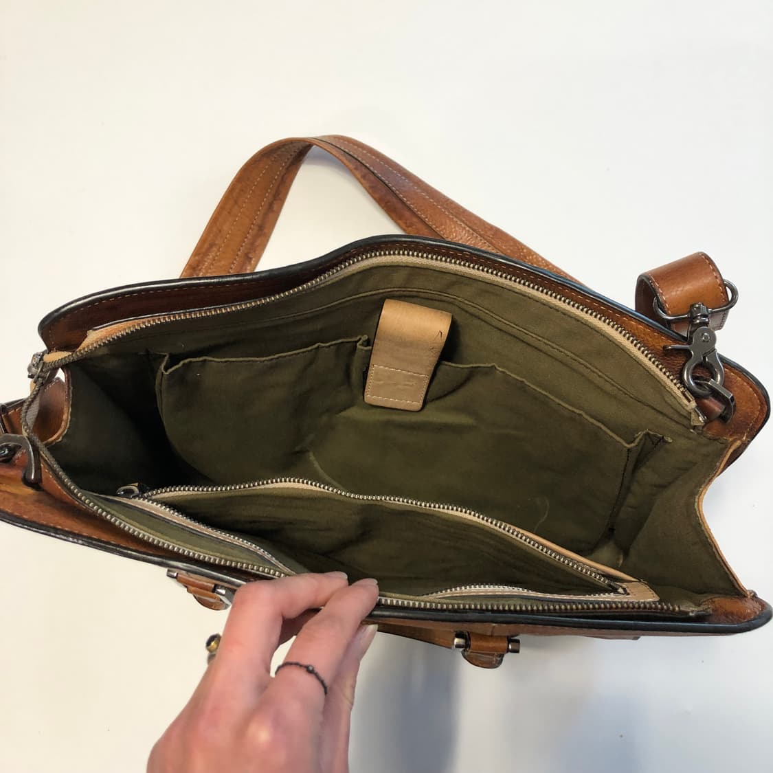 카우하이드 에이징 레더백 상품이미지5