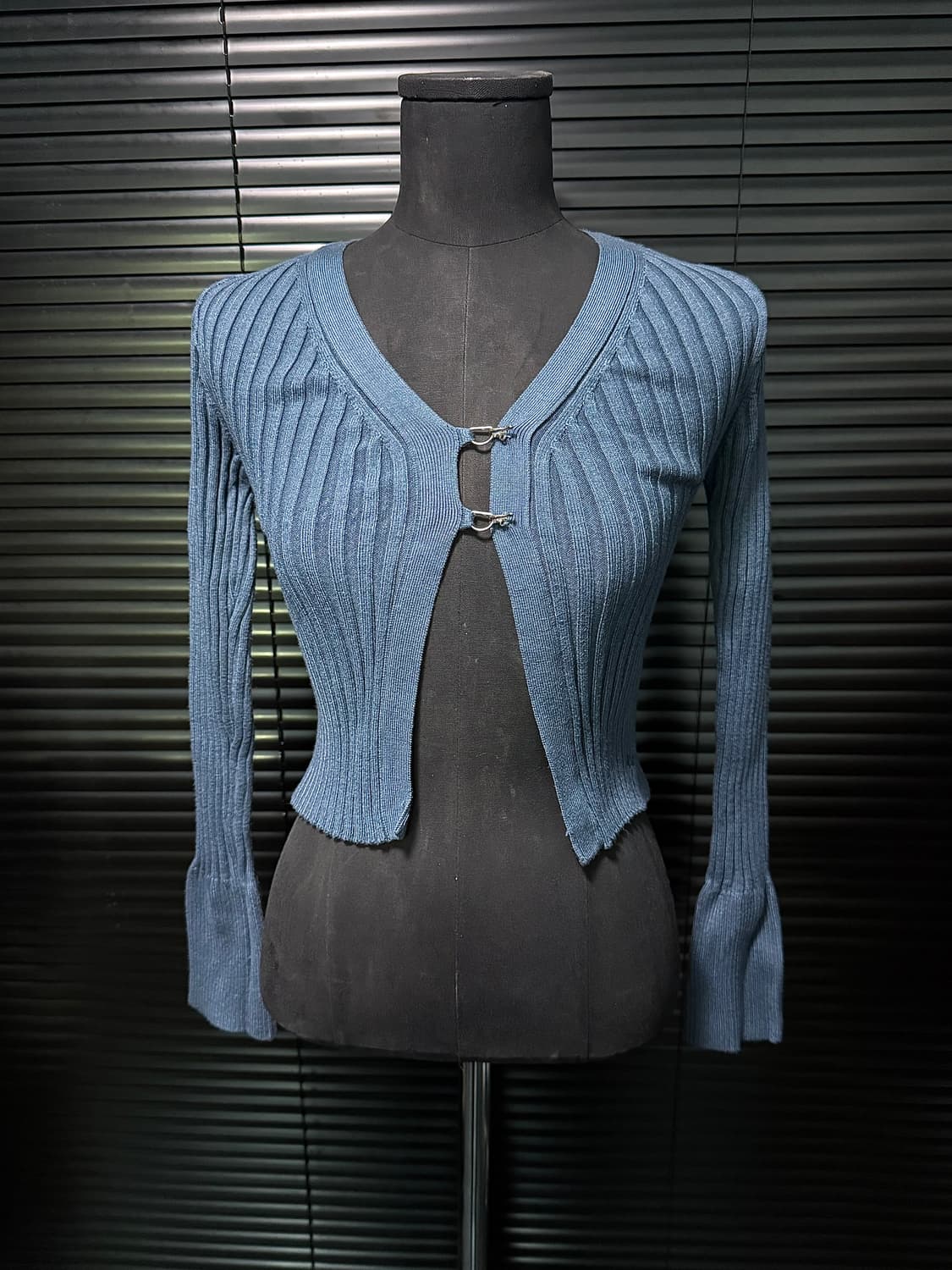 YUSE 유즈 블루 파랑색 하늘색 가디건 카디건 니트 스웨터 골지 크롭  상품이미지1