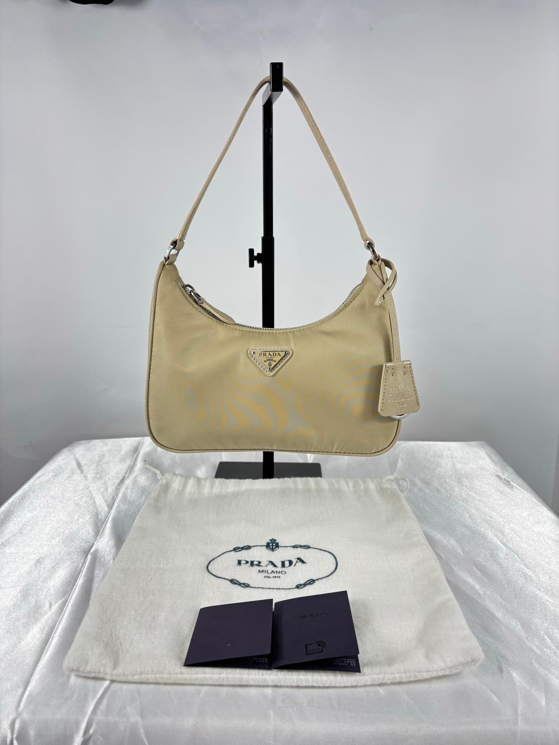 (정품)프라다 리에디션2005 나일론 숄더백 호보백 베이지 상품이미지2