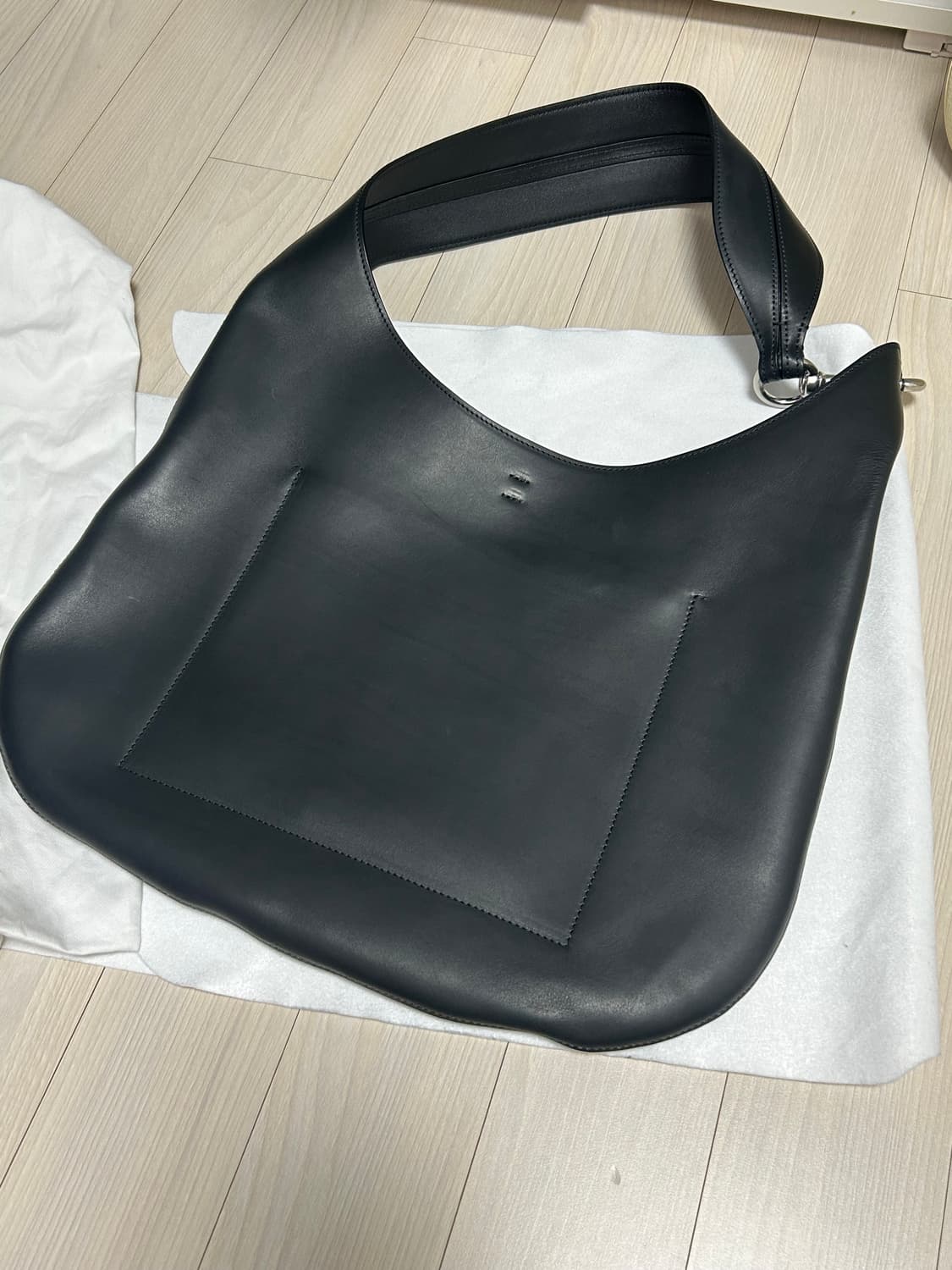 phoebe philo 피비 파일로 빈백 숄더백 상품이미지7