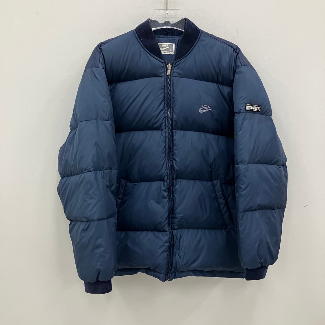 나이키 삼나스포츠 올드스쿨 네이비 덕다운 패딩  상품이미지1