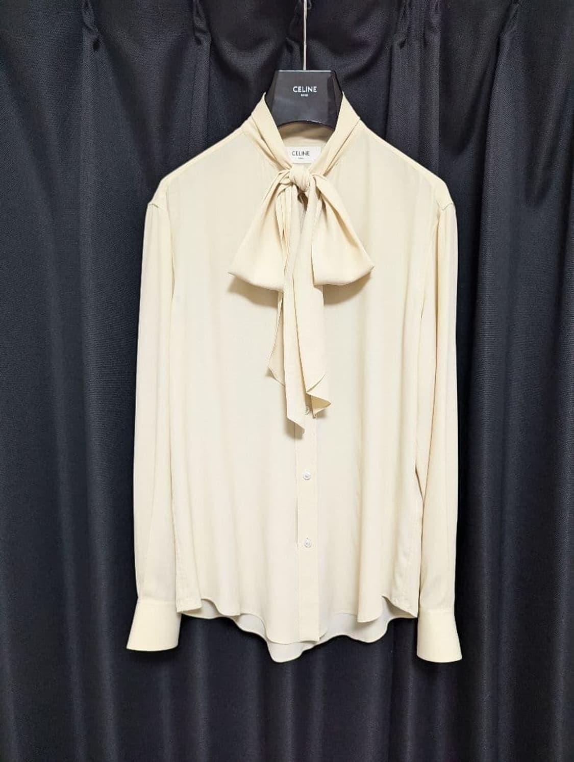 [BTS 지민님 착용] 셀린느 20AW 실크 보우 타이 셔츠 상품이미지6