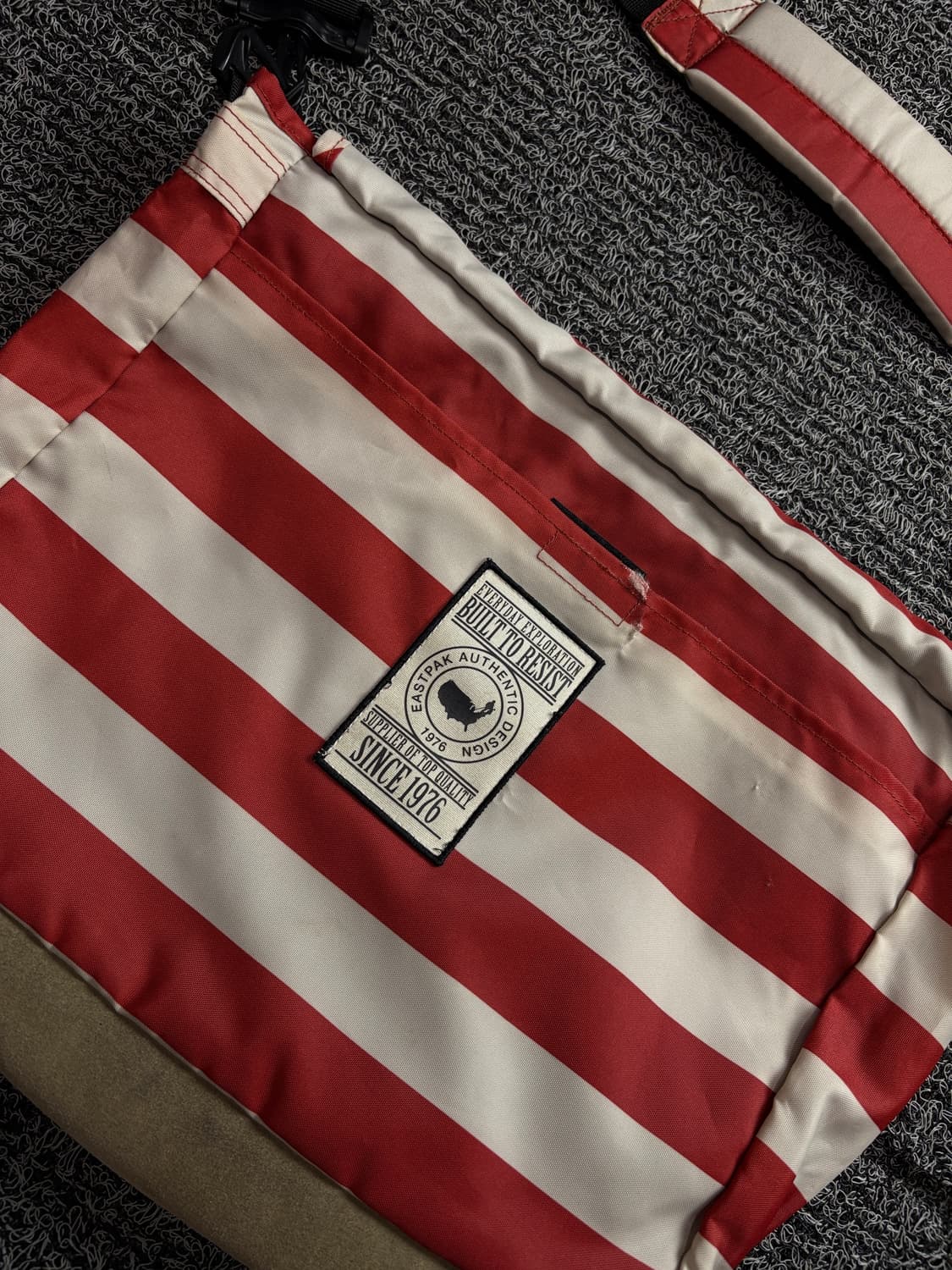 이스트팩 단가라 디테일 크로스 백 3744 상품이미지4