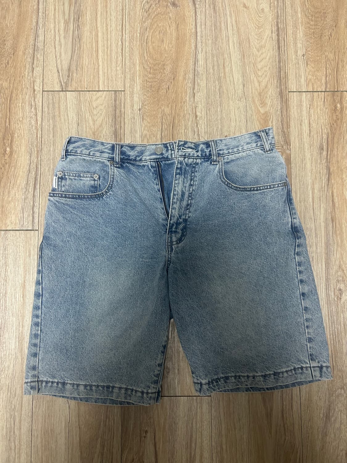 디스이즈네버댓 Washed Denim Short 상품이미지4