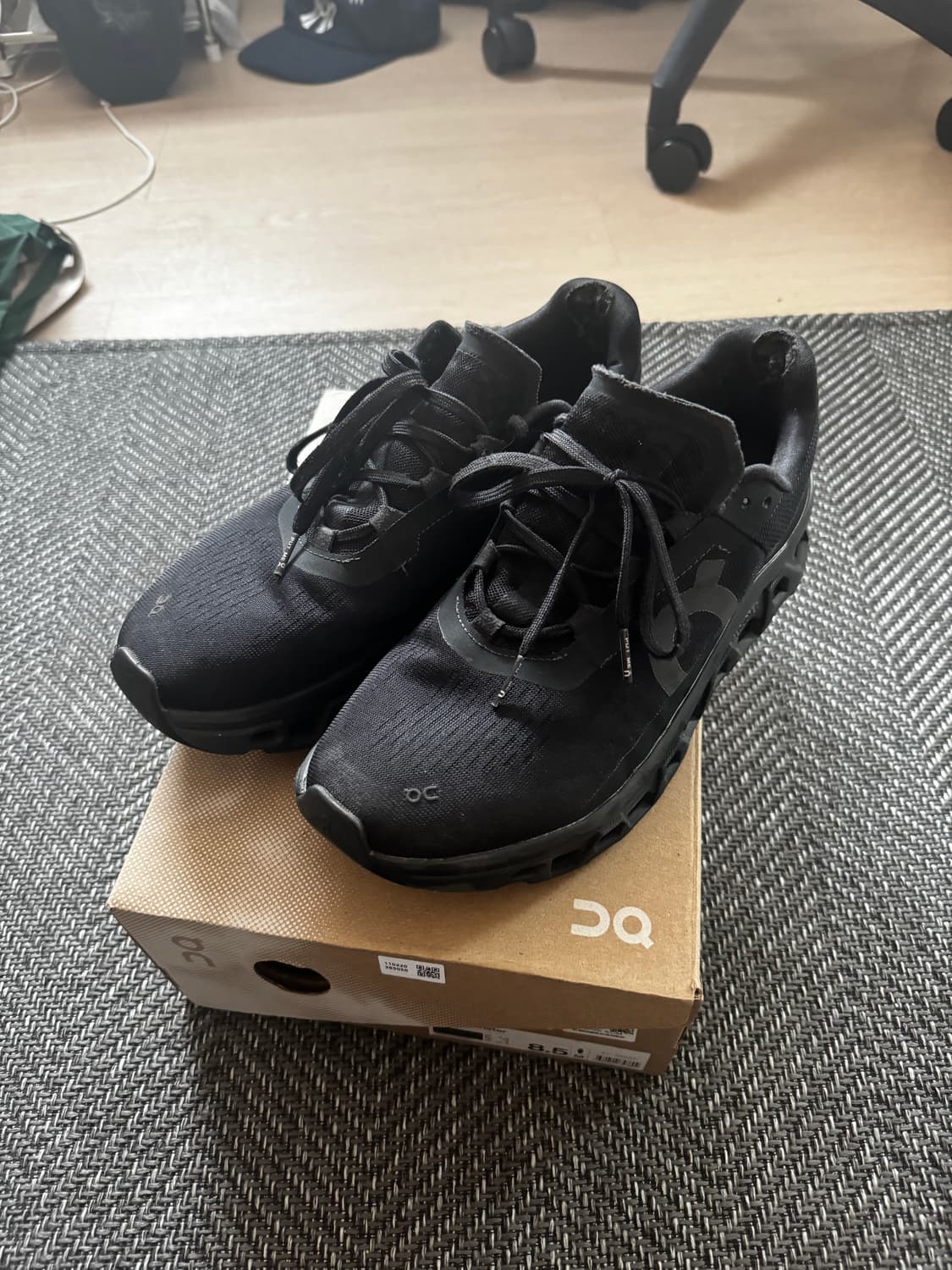 온러닝 클라우드몬스터 올블랙 상품이미지1