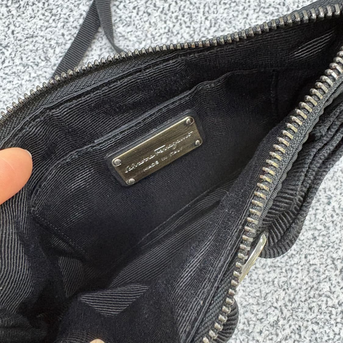 페라가모 바라 리본 숄더백 0414J 상품이미지6