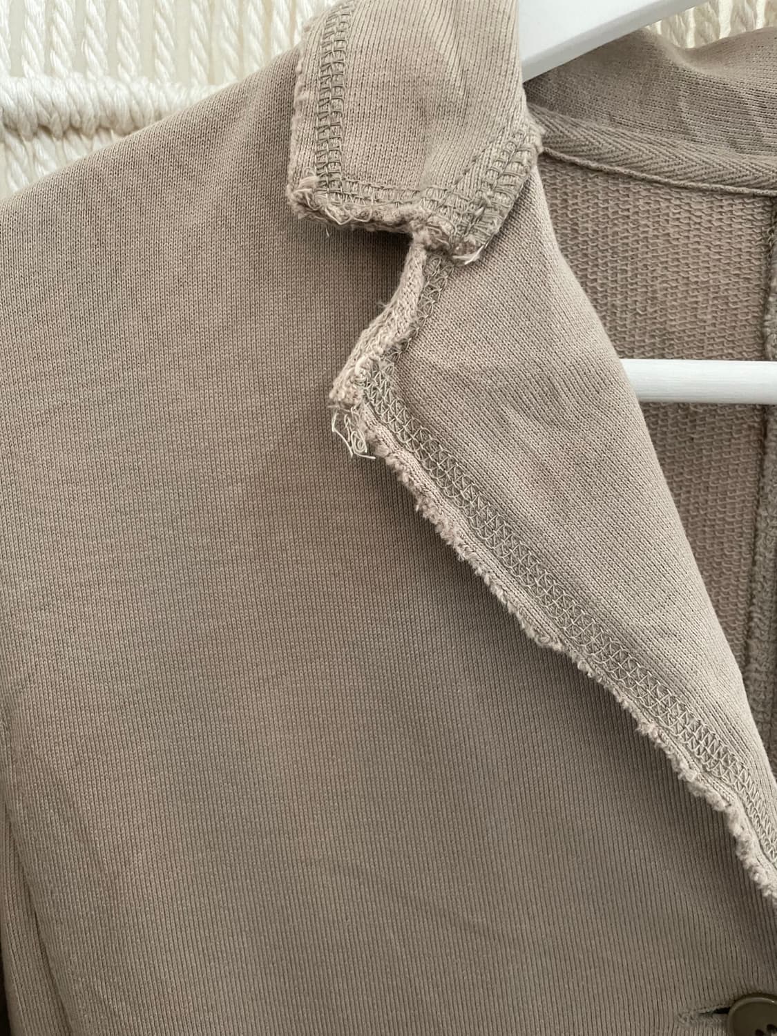 베이지 브라운 프릴 엣지 니티 자켓 상품이미지3