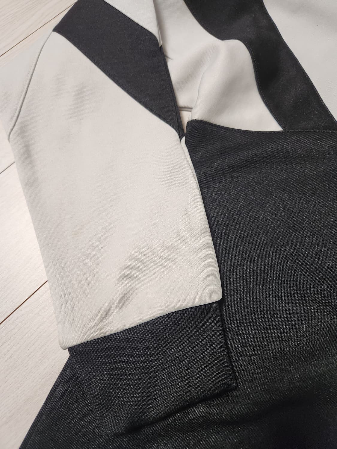 아디다스 팔머스톤 크루 맨투맨 남녀공용 사이즈100(L)

사용감 거의  상품이미지5