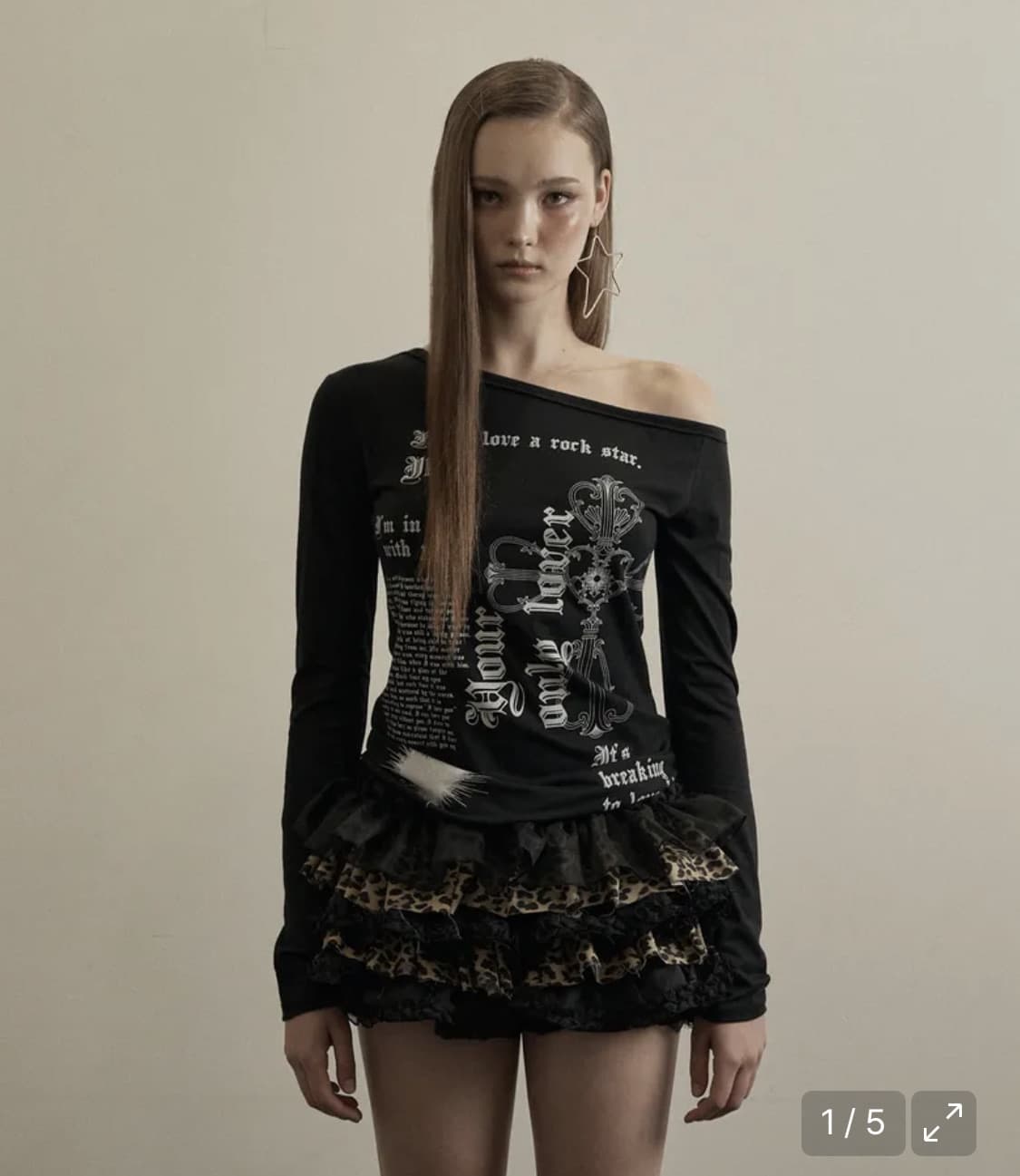 일리오 lover one shoulder long sleeve 블랙  상품이미지1