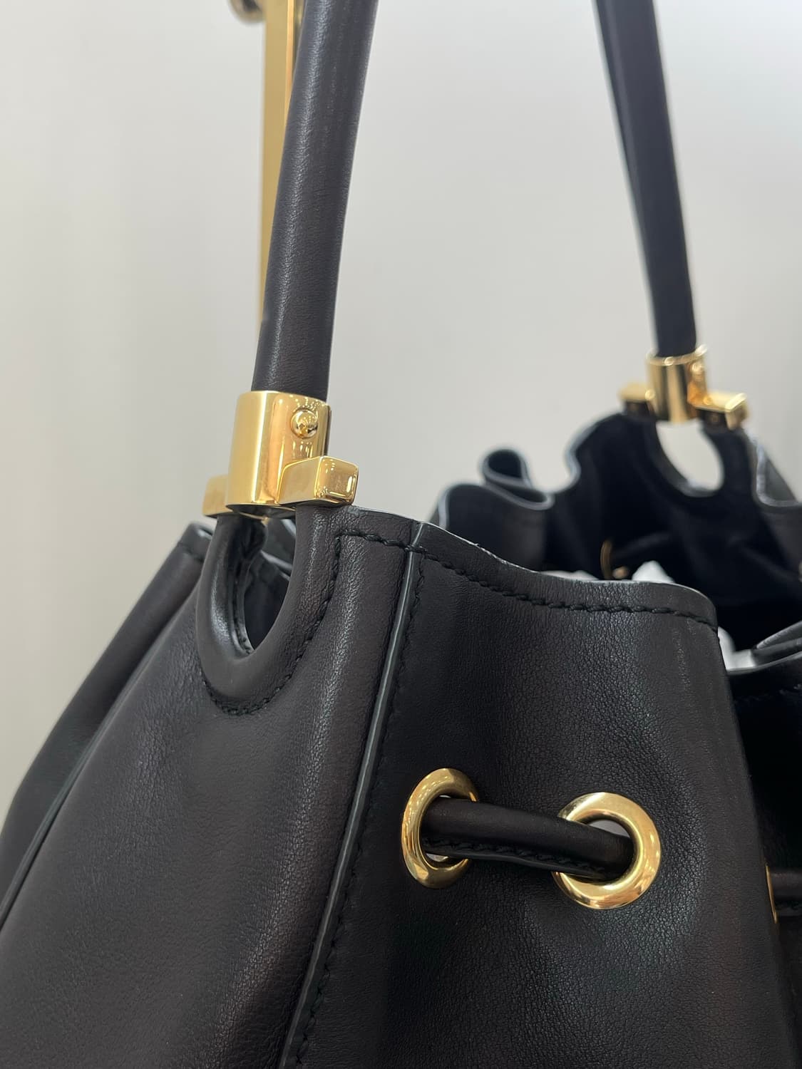 페라가모 가죽 버킷백 한국명품감정서 동봉 상품이미지3