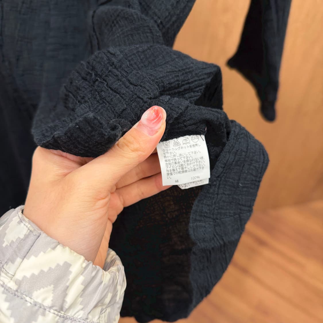 이세이미야케 플랜테이션 블라우스 7부 크링클 절개 라인 디테일 블랙 상품이미지7