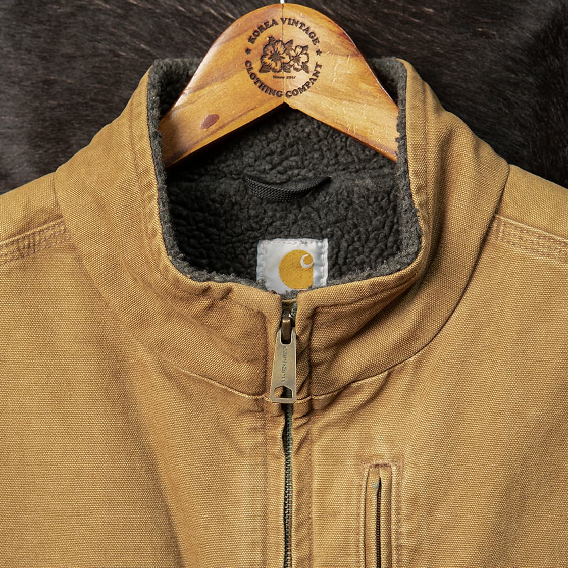[XL] 칼하트 V33 샌드스톤 쉐르파 라이닝 모크넥 베스트 브라운  상품이미지2