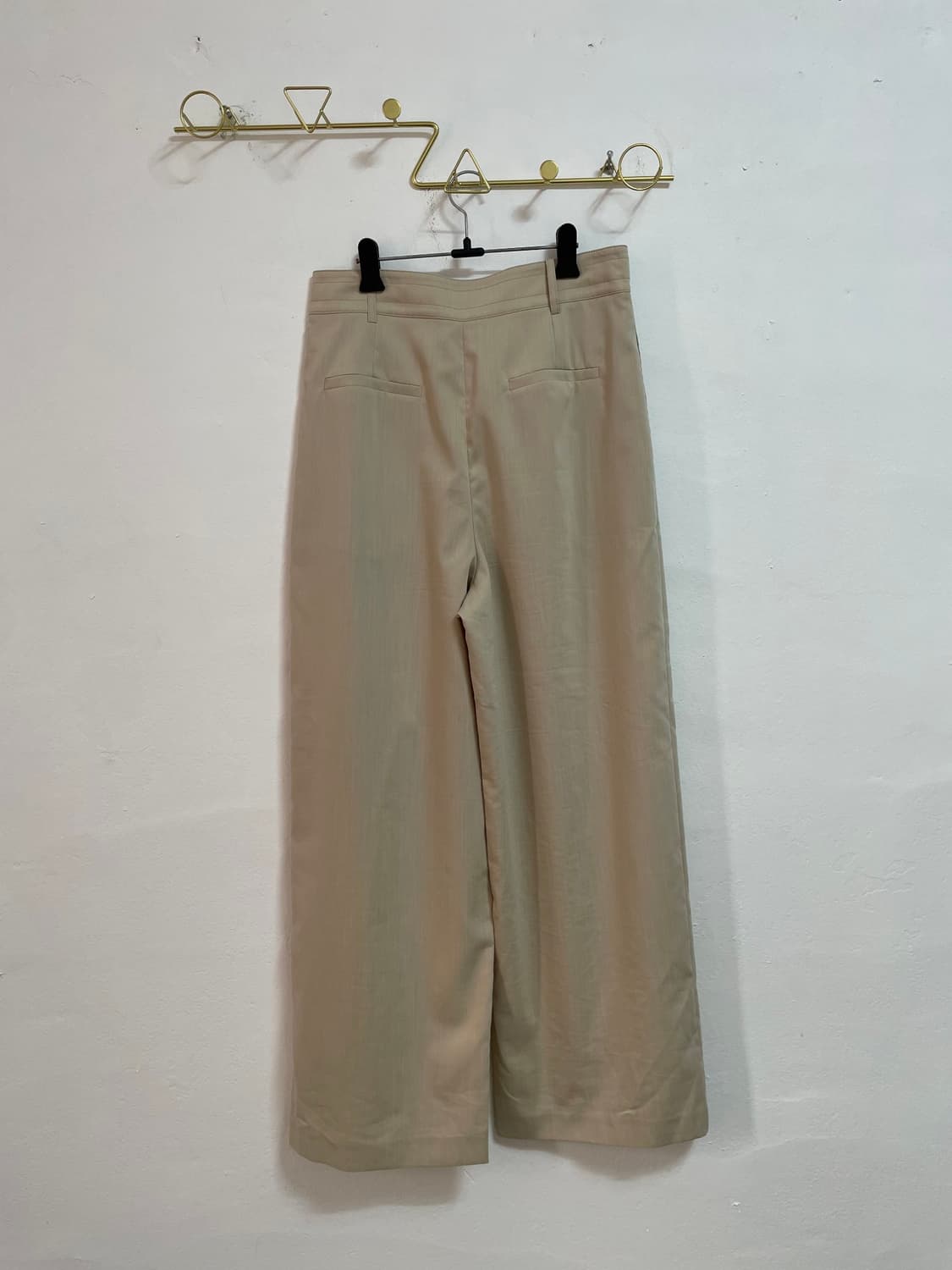 잇 미샤 베이지색 플리츠 와이드 슬랙스 상품이미지4