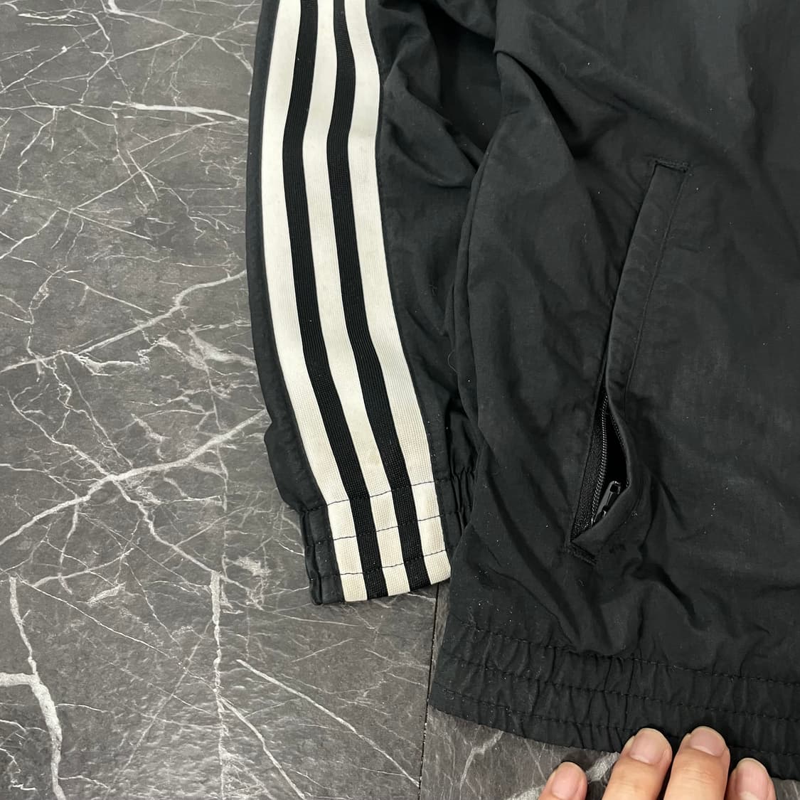 여성용 아디다스 삼선 블랙 소매로고 나일론 바람막이  상품이미지5