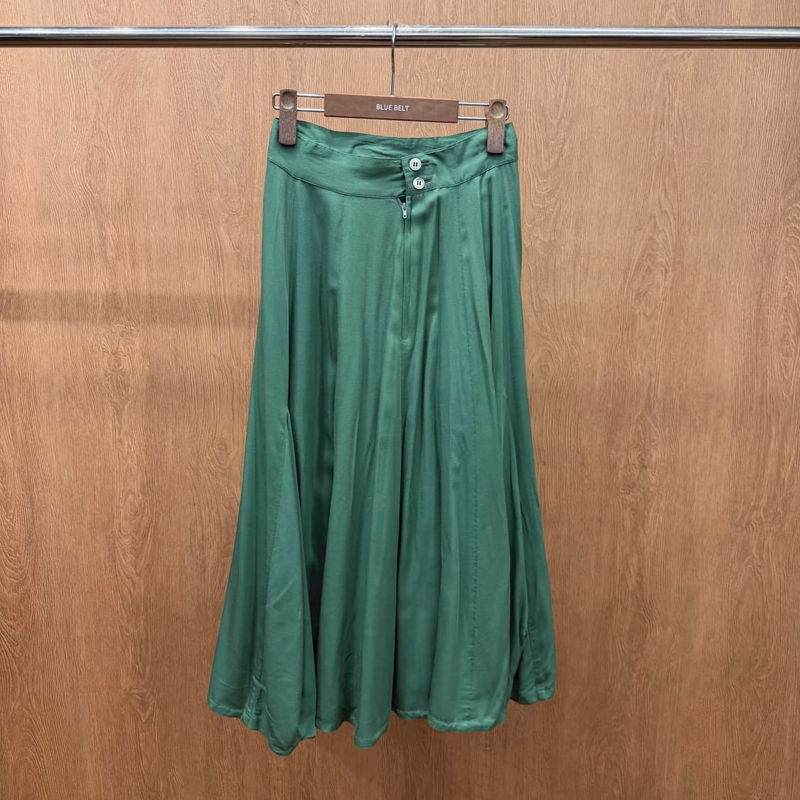 요지 야마모토 롱 스커트 사이드 포켓 백 투 버튼 디테일 플레어핏 그린 상품이미지3