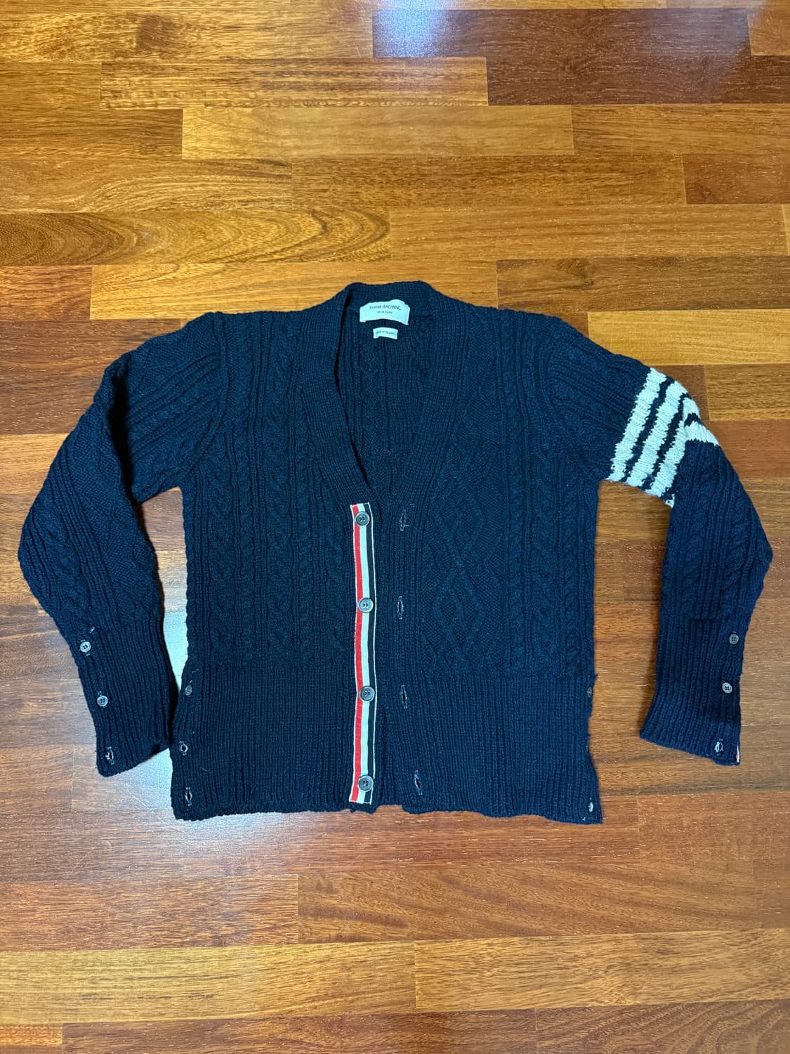 톰브라운  4바 스트라이프 아란 케이블 도니골 울 가디건 2사이즈 판매 상품이미지1